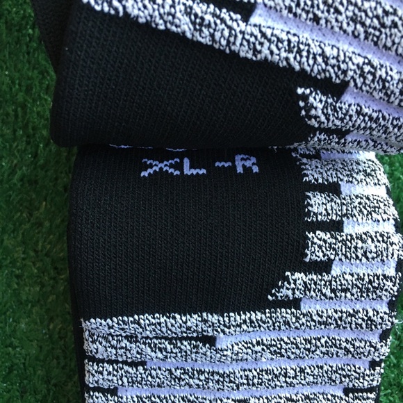 NEW NIKE GRIP SOCKS CREW HEIGHT - Picture 2 of 3